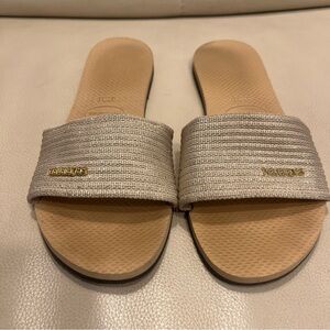 Havaianas You Malta Metallic Sandals
Gold size 37-38